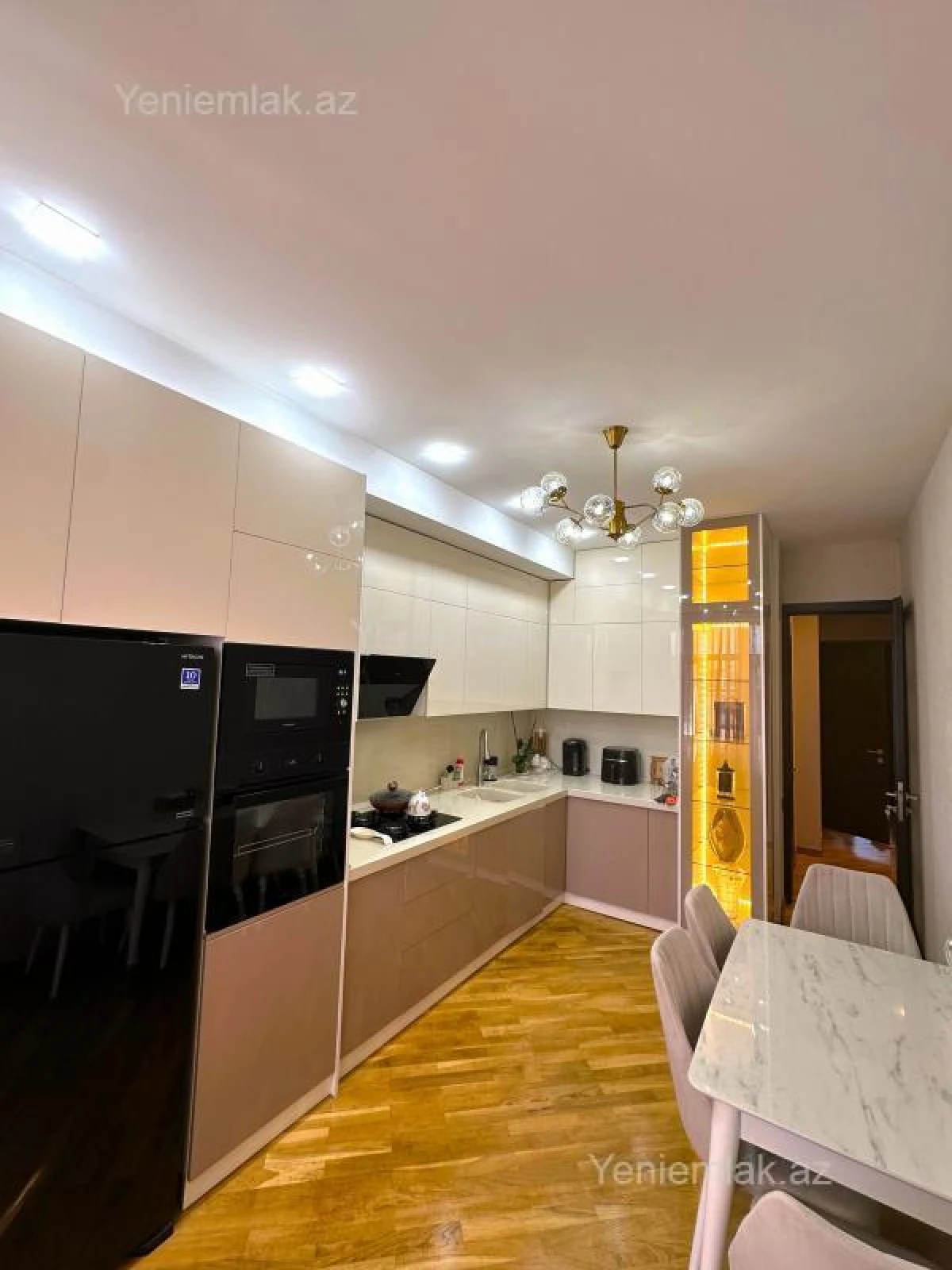 Satılır 3 otaqlı yeni tikili 110 m²