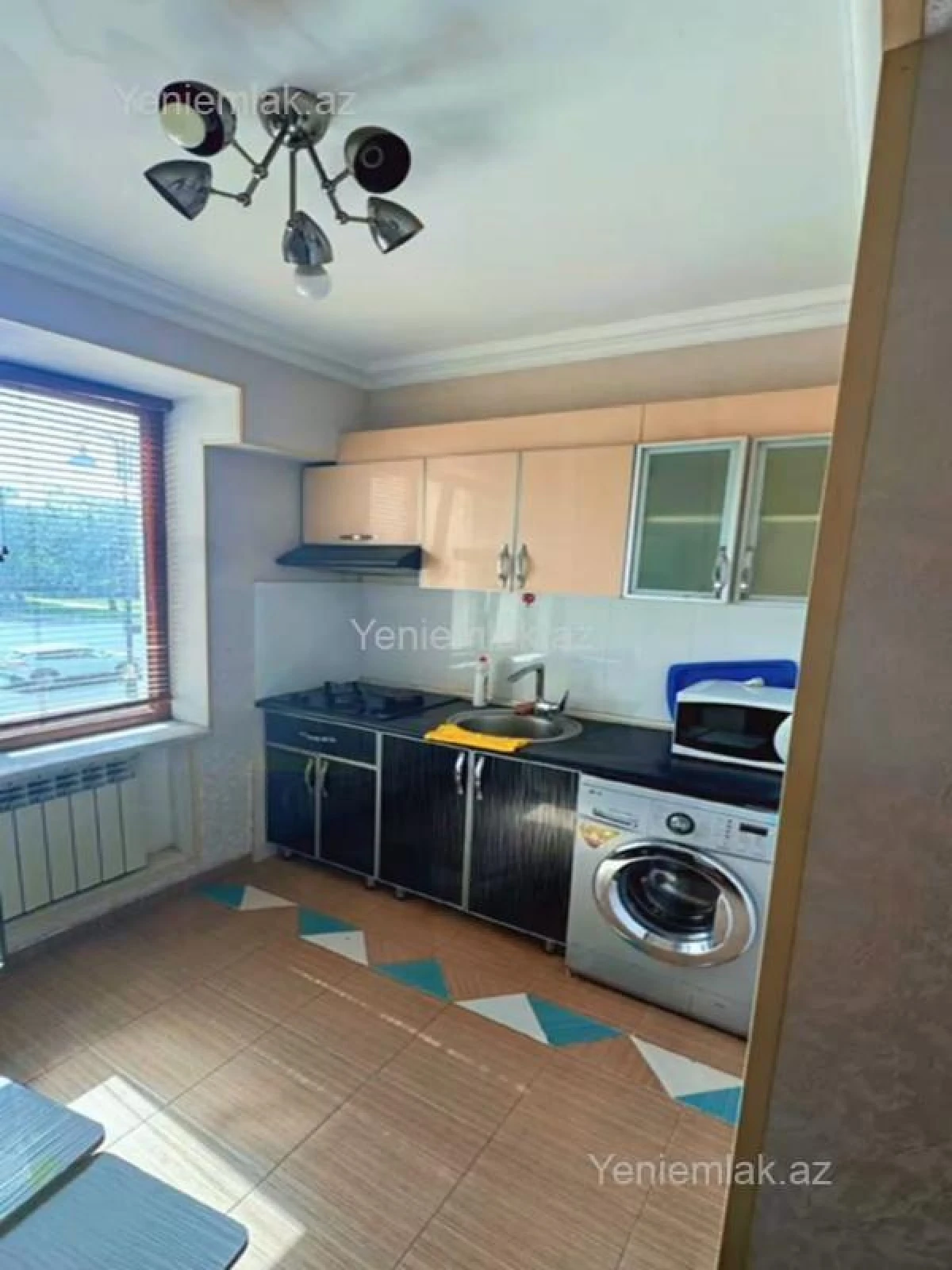 Satılır 1 otaqlı köhnə tikili 40 m²
