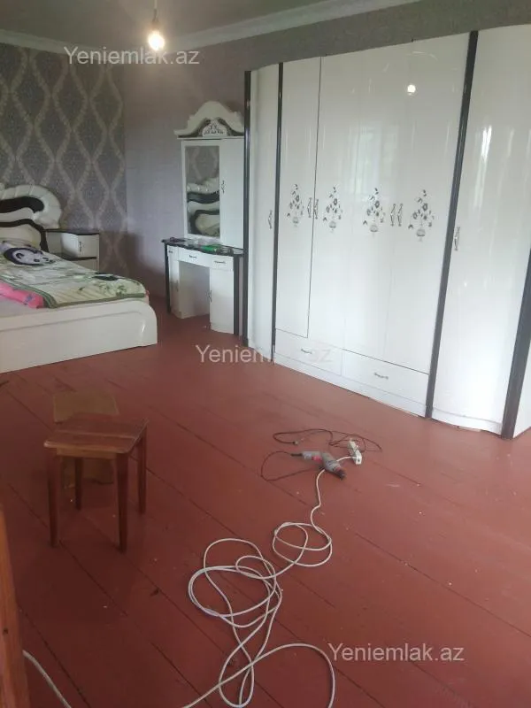 Satılır 6 otaqlı həyət evi 200 m²