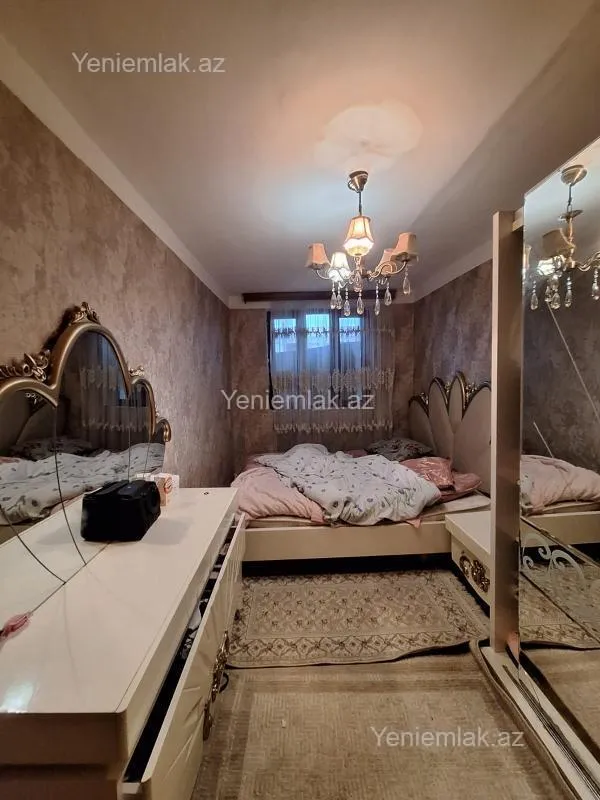 Satılır 4 otaqlı köhnə tikili 90 m²