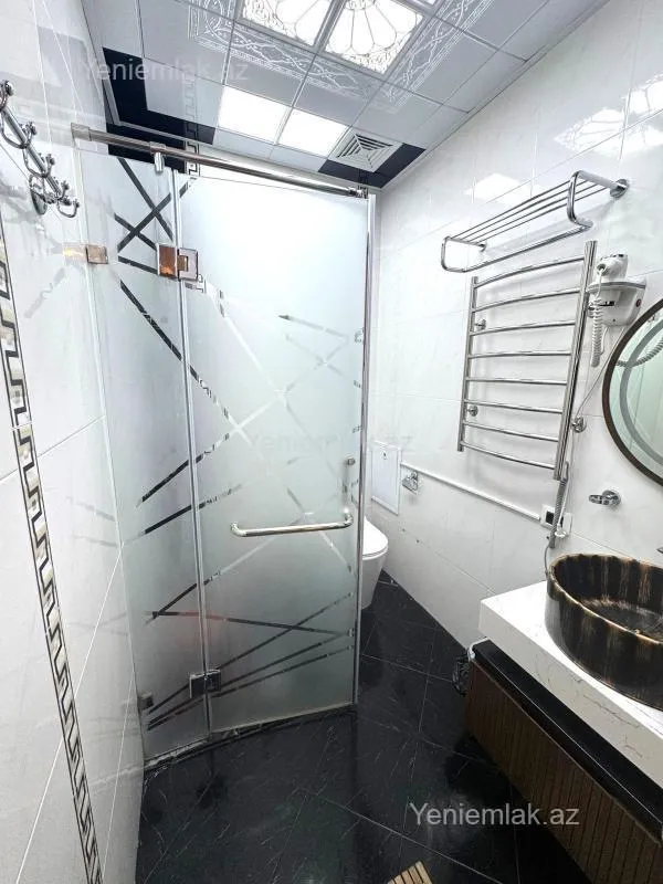 Satılır 3 otaqlı yeni tikili 165.5 m²