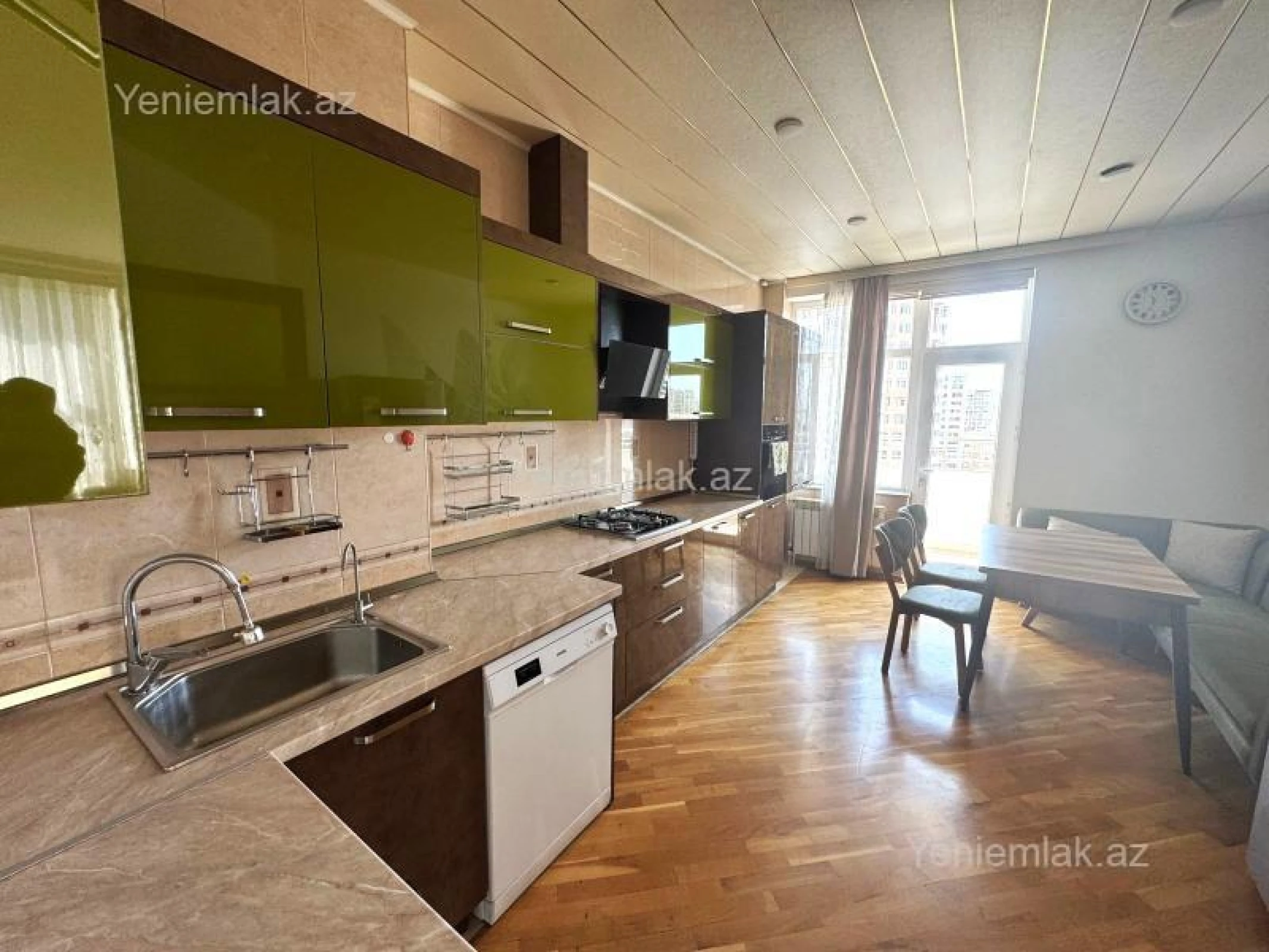 Satılır 3 otaqlı yeni tikili 165.5 m²