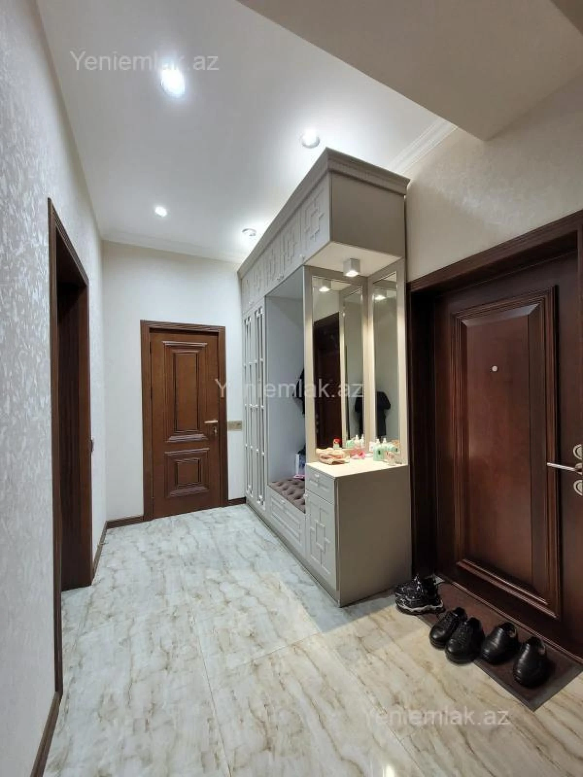 Satılır 3 otaqlı yeni tikili 100 m²