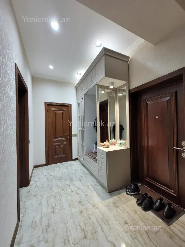 Satılır 3 otaqlı yeni tikili 100 m²