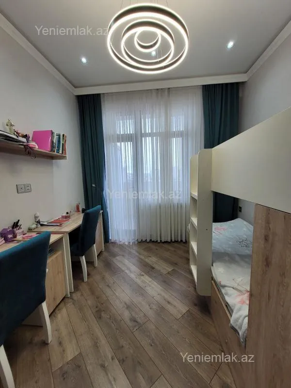 Satılır 3 otaqlı yeni tikili 100 m²