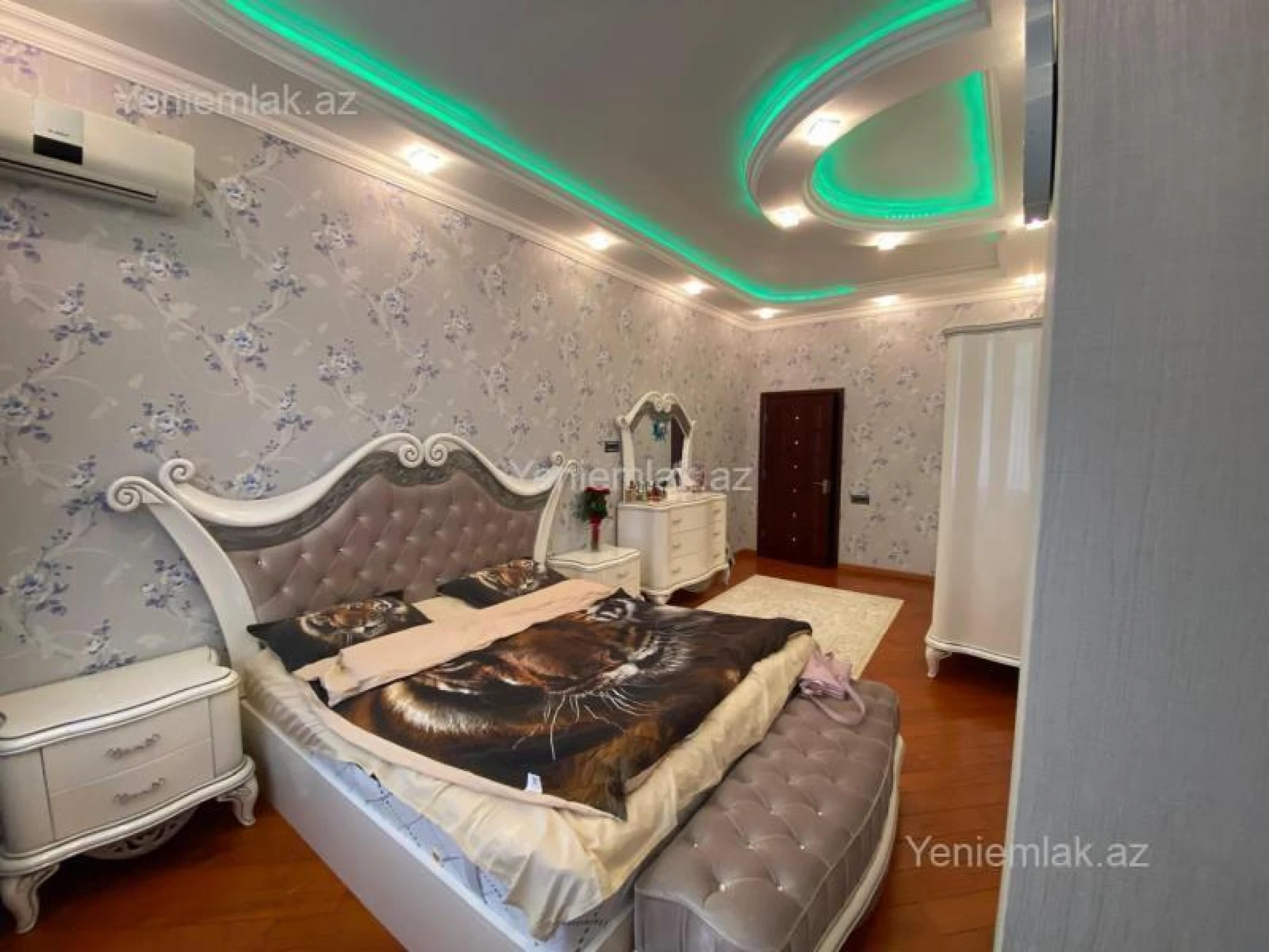 Satılır 3 otaqlı yeni tikili 155 m²