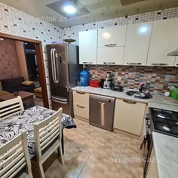 Satılır 4 otaqlı köhnə tikili 105 m²