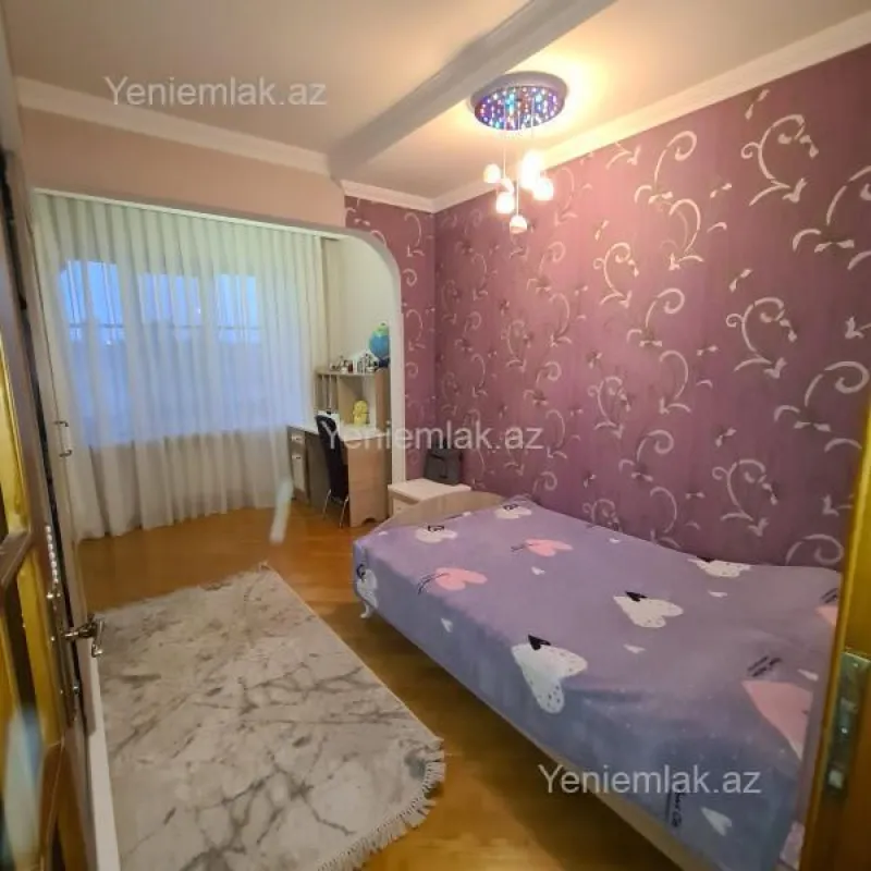 Satılır 4 otaqlı köhnə tikili 105 m²