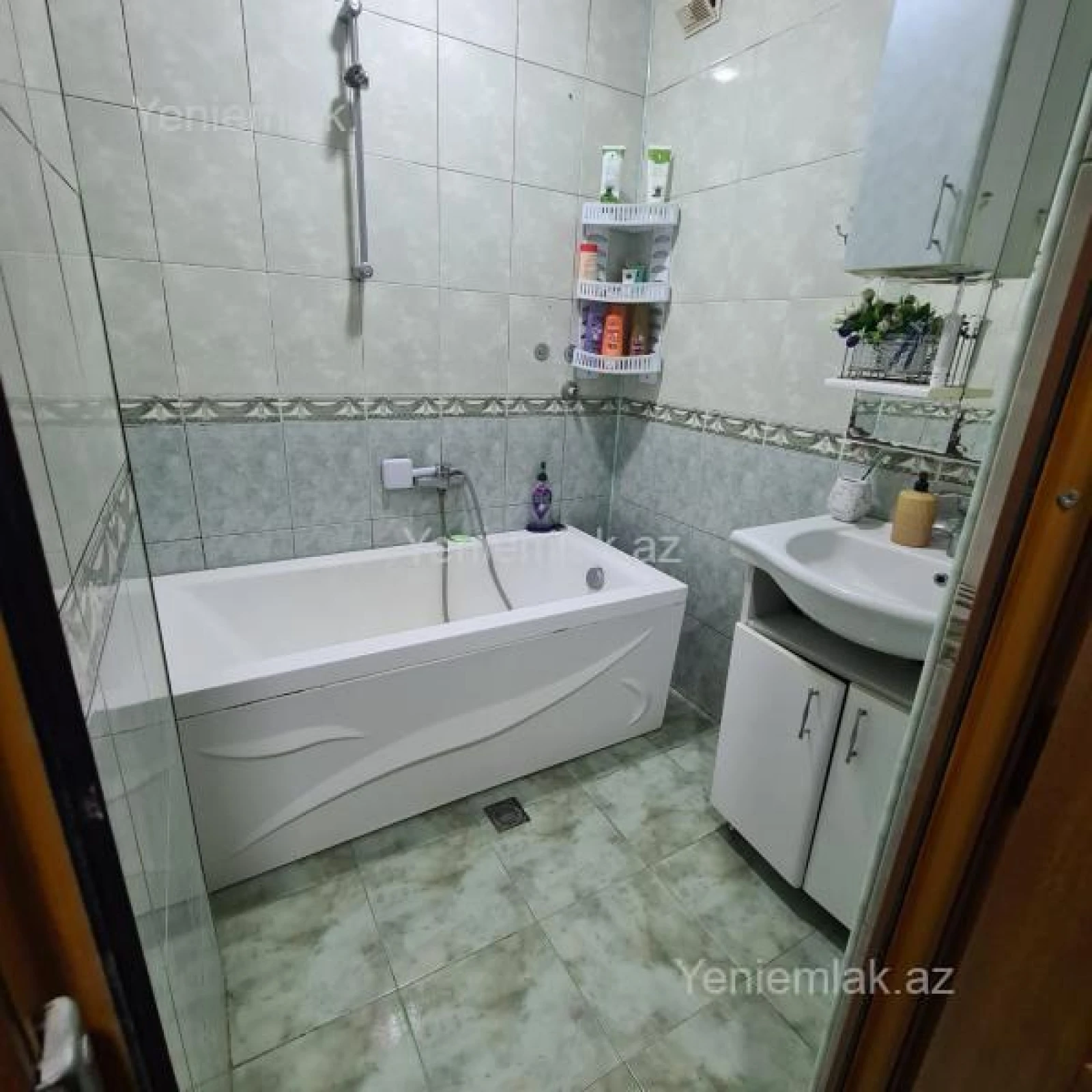 Satılır 4 otaqlı köhnə tikili 105 m²