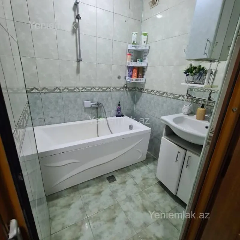 Satılır 4 otaqlı köhnə tikili 105 m²