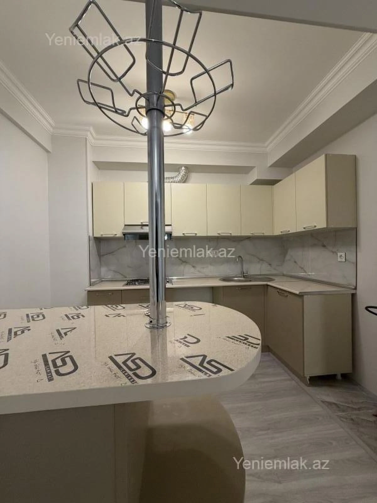 Satılır 3 otaqlı yeni tikili 82 m²
