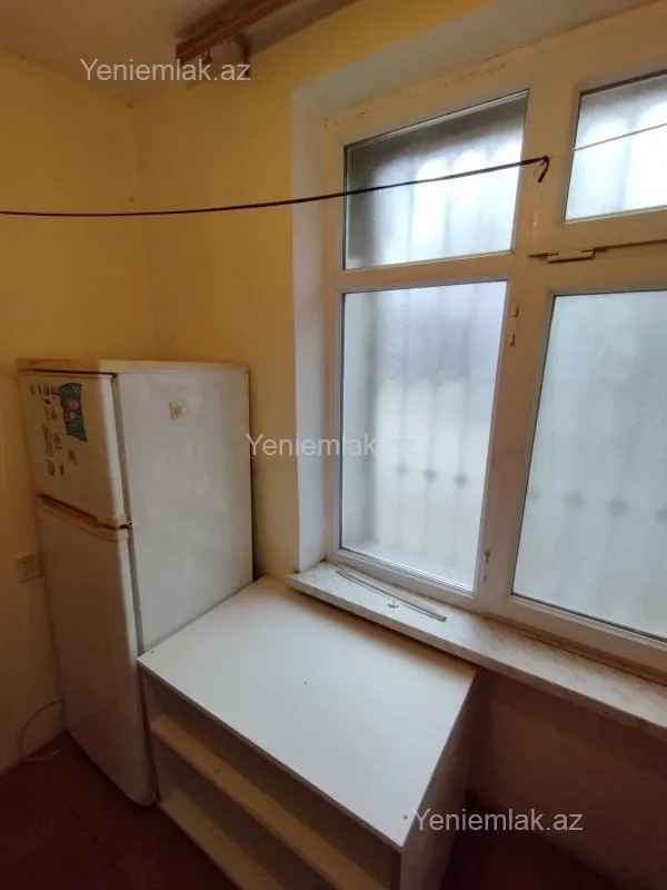 Satılır 1 otaqlı köhnə tikili 32 m²