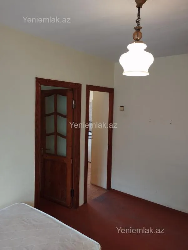 Satılır 1 otaqlı köhnə tikili 32 m²