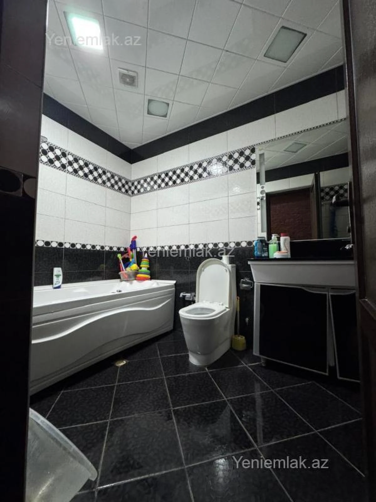 Satılır 3 otaqlı yeni tikili 134 m²