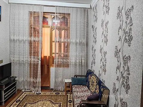 Satılır 2 otaqlı köhnə tikili 50 m²