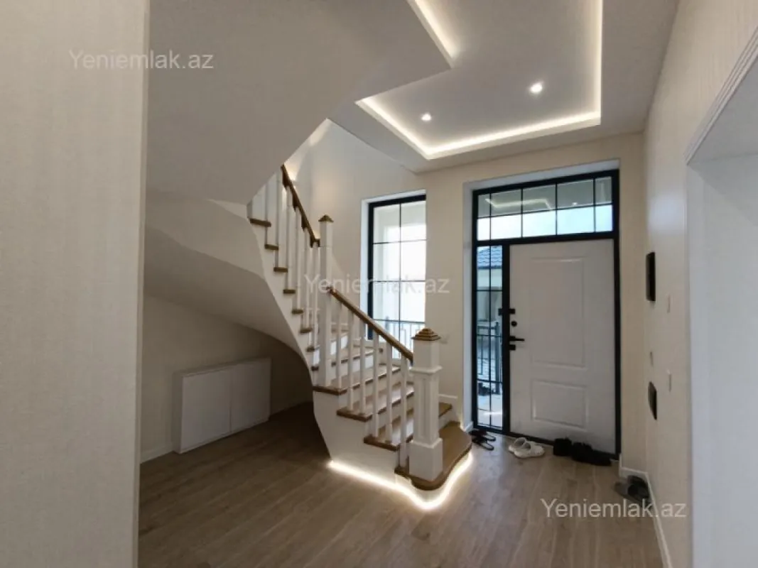 Satılır 5 otaqlı həyət evi 200 m²