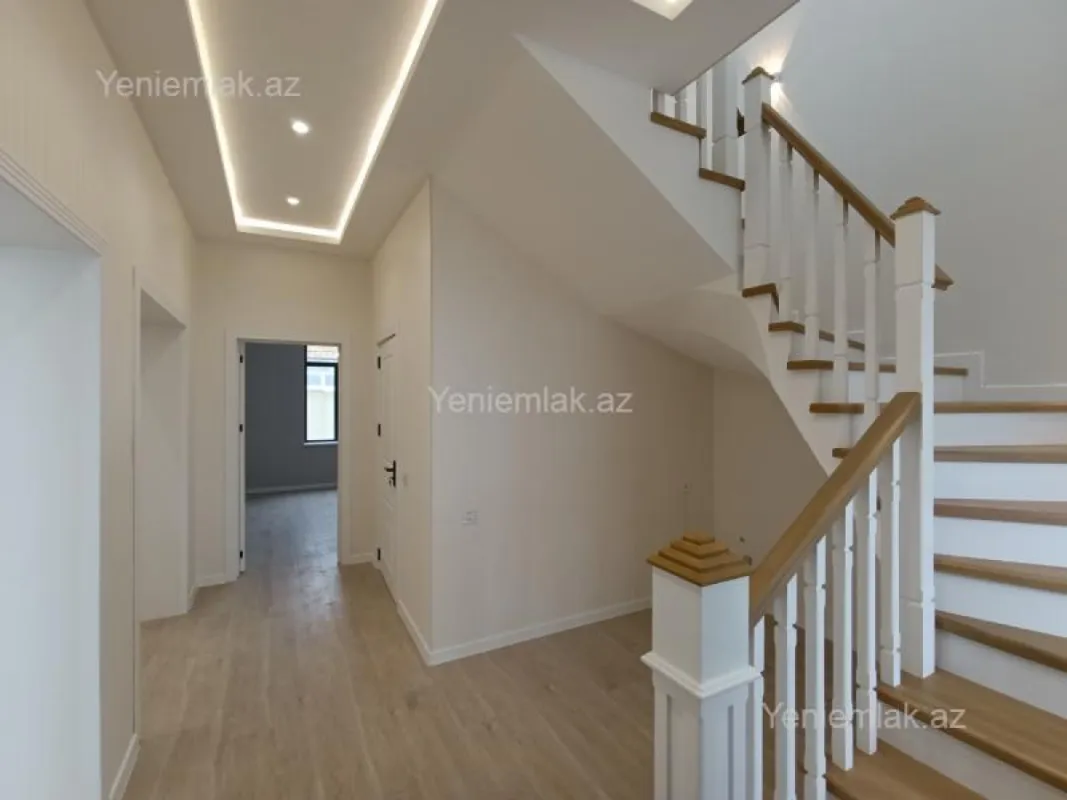 Satılır 5 otaqlı həyət evi 200 m²