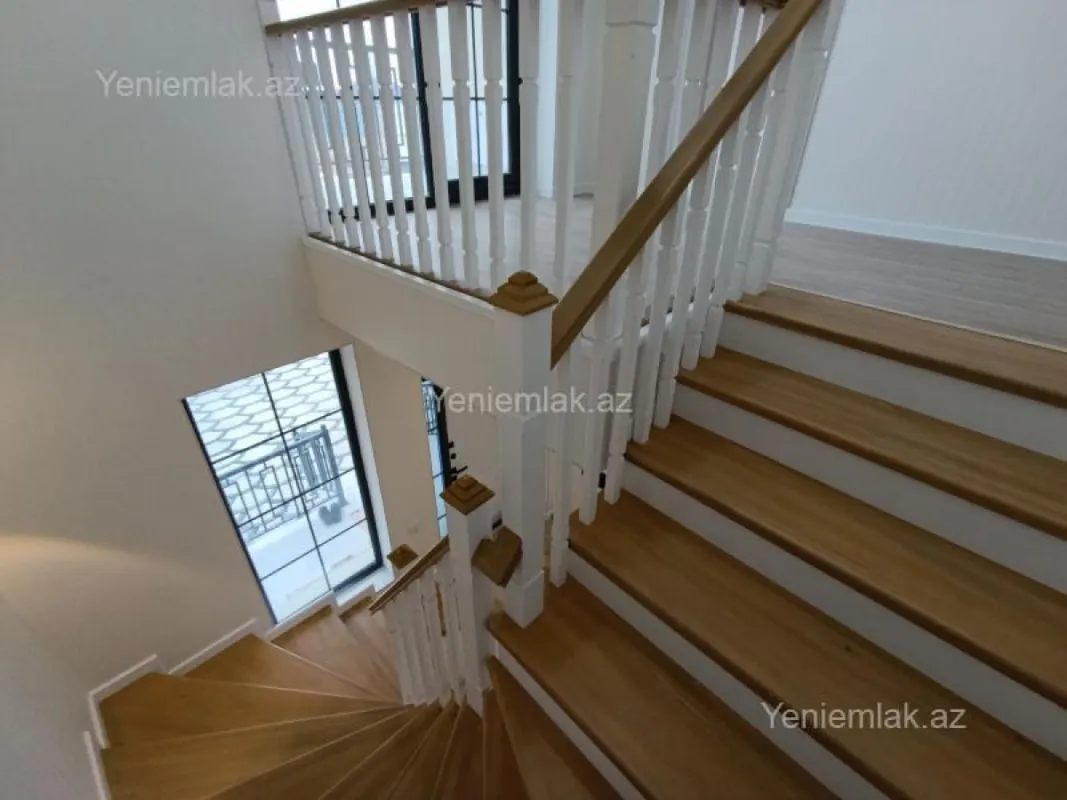 Satılır 5 otaqlı həyət evi 200 m²