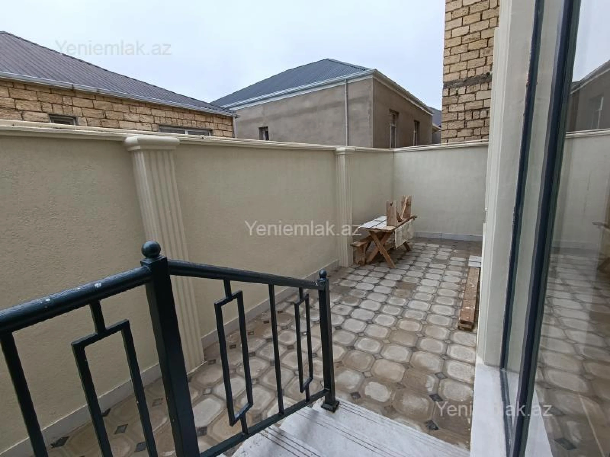 Satılır 5 otaqlı həyət evi 200 m²