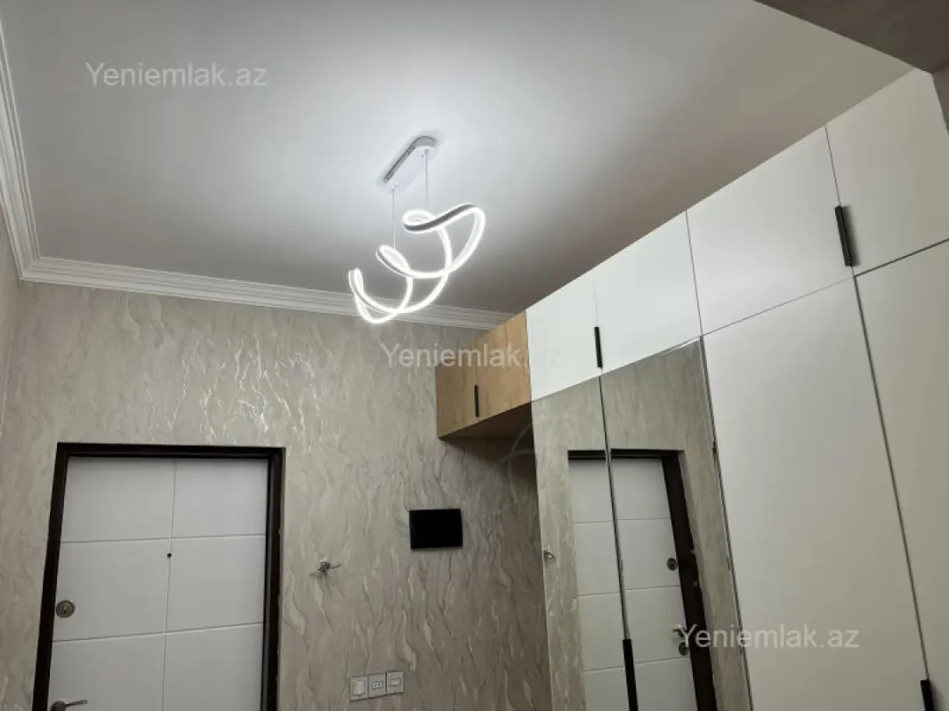 Satılır 3 otaqlı yeni tikili 130 m²