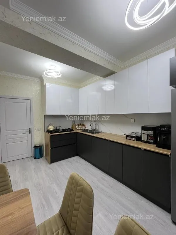 Satılır 3 otaqlı yeni tikili 130 m²