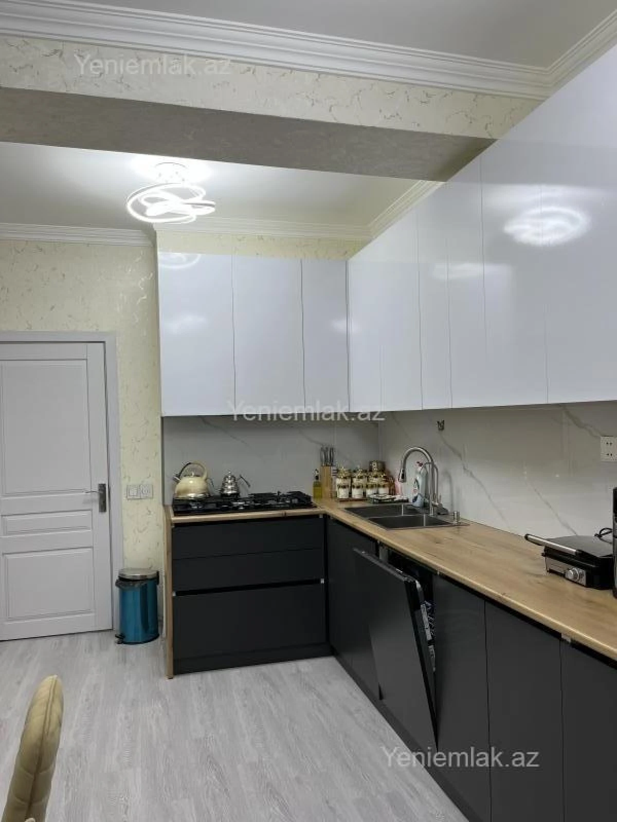 Satılır 3 otaqlı yeni tikili 130 m²