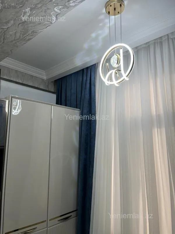 Satılır 3 otaqlı yeni tikili 130 m²