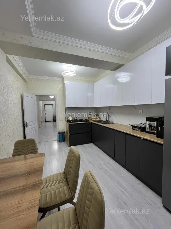 Satılır 3 otaqlı yeni tikili 130 m²