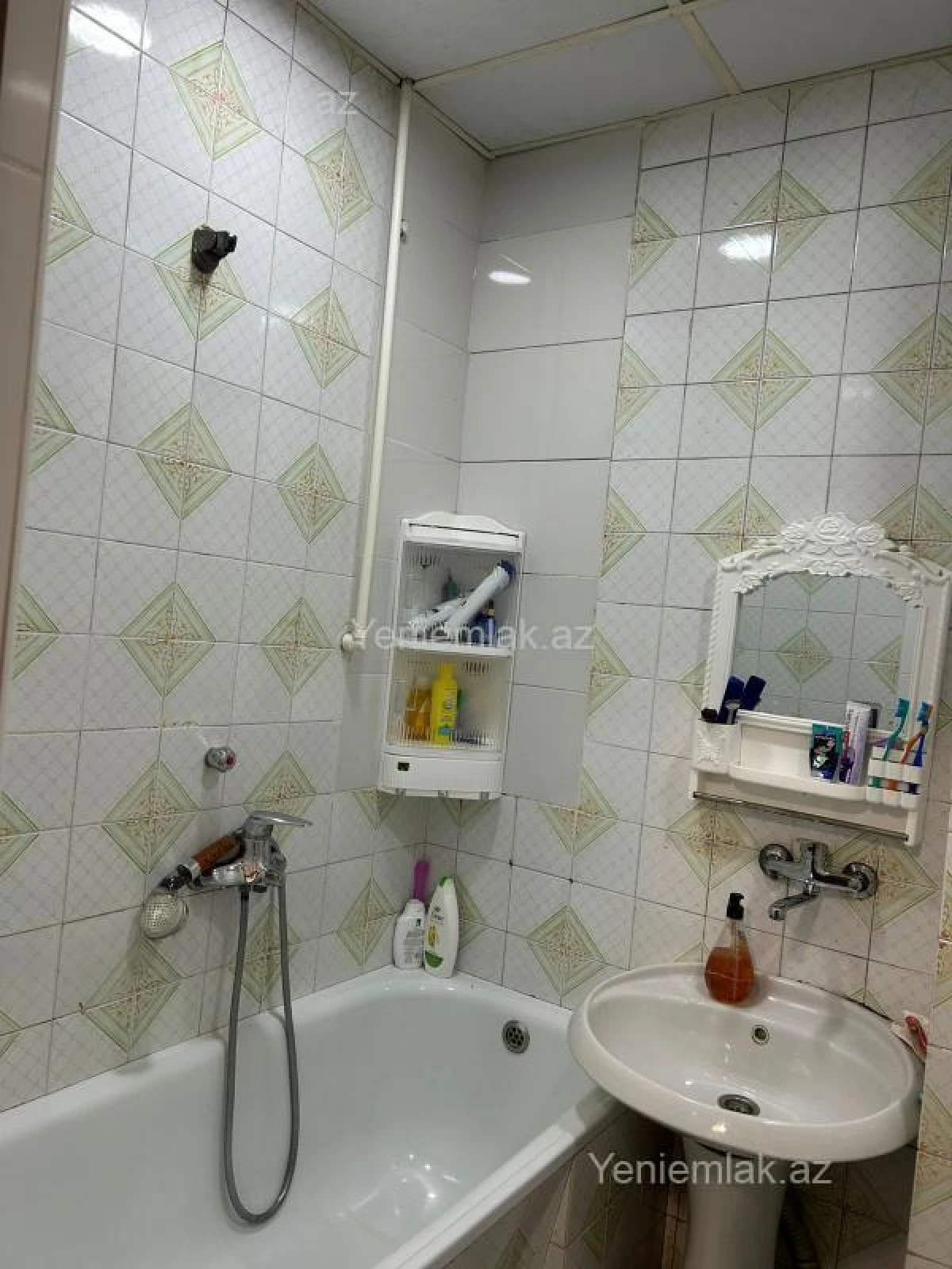 Satılır 2 otaqlı köhnə tikili 55 m²