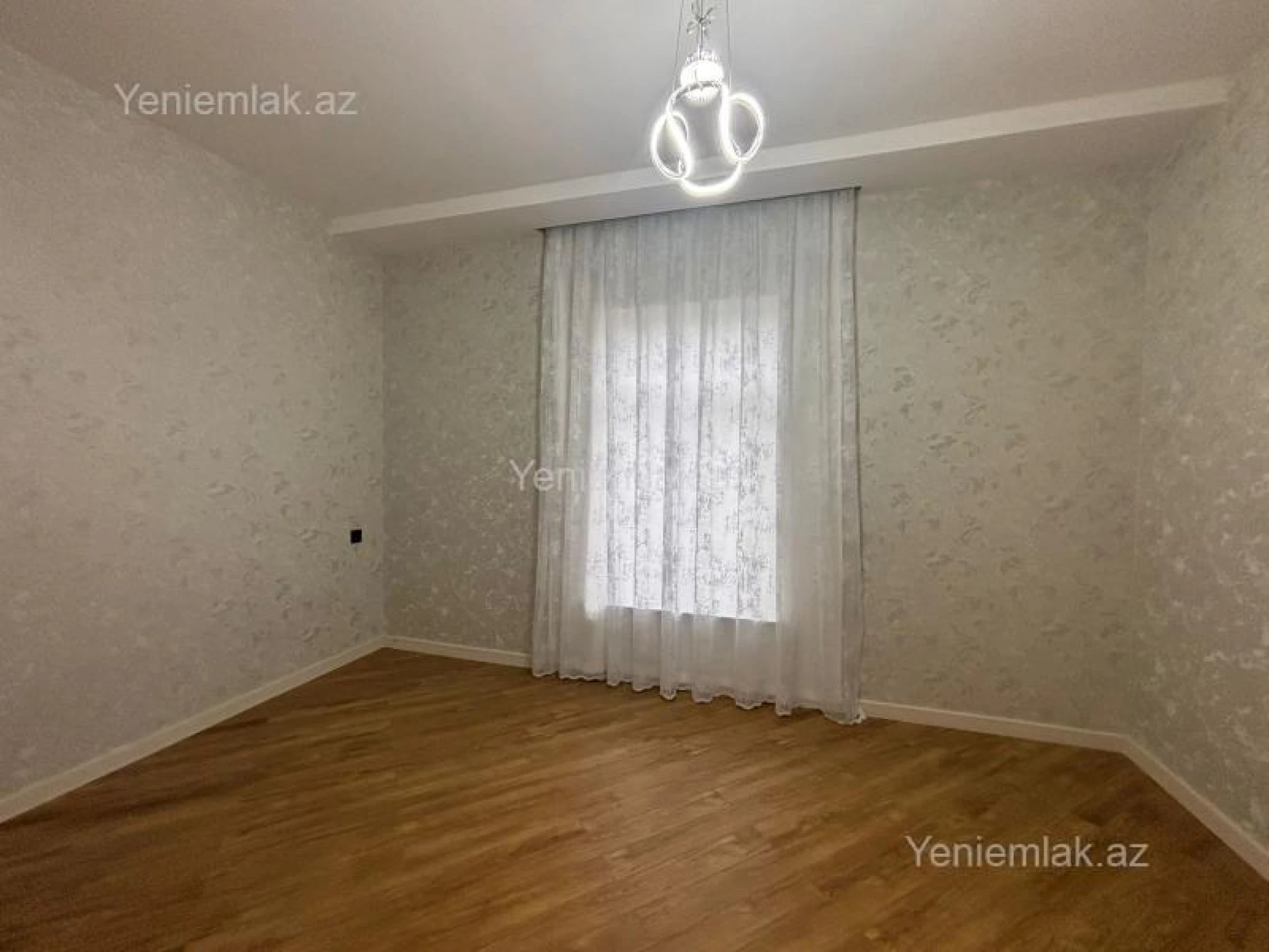 Satılır 8 otaqlı həyət evi 350 m²