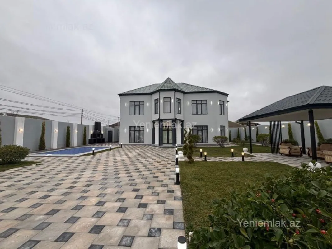 Satılır 8 otaqlı həyət evi 350 m²