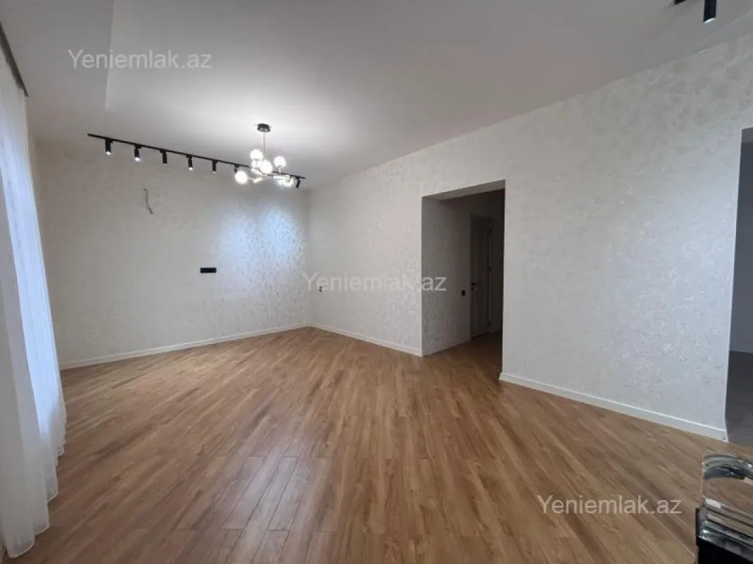 Satılır 8 otaqlı həyət evi 350 m²