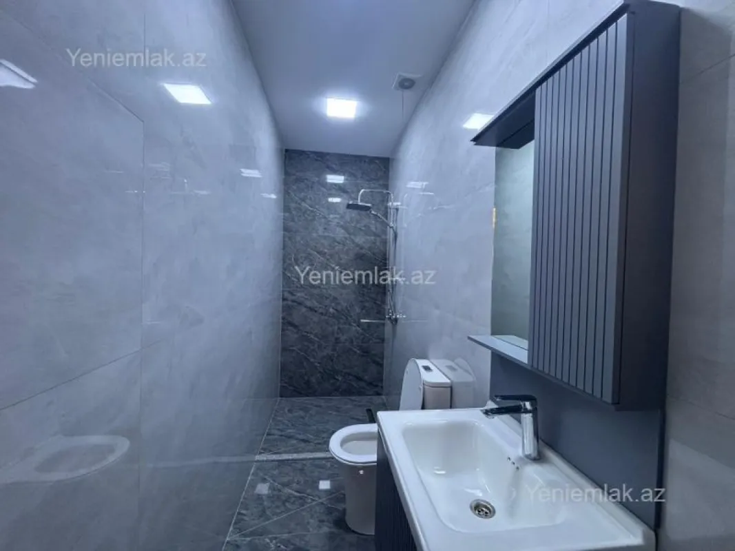 Satılır 8 otaqlı həyət evi 350 m²