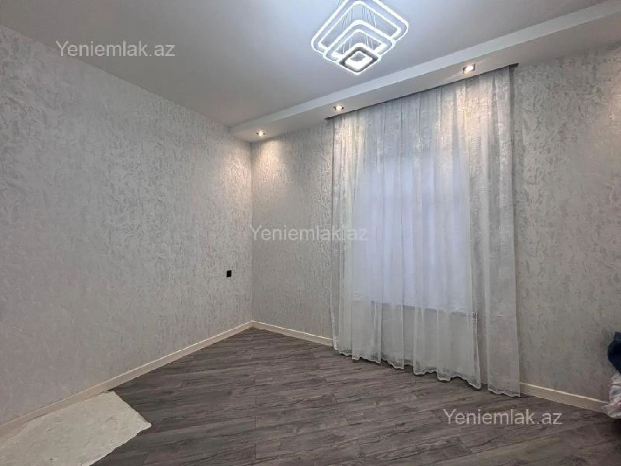 Satılır 8 otaqlı həyət evi 350 m²