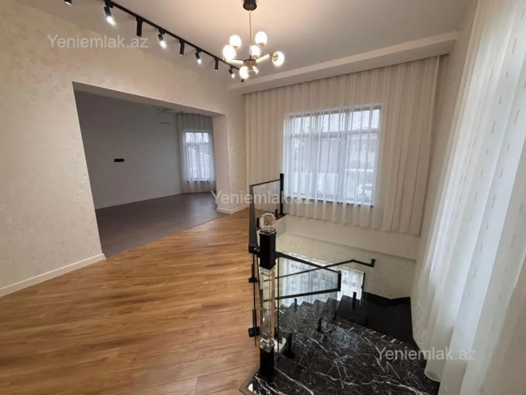 Satılır 8 otaqlı həyət evi 350 m²
