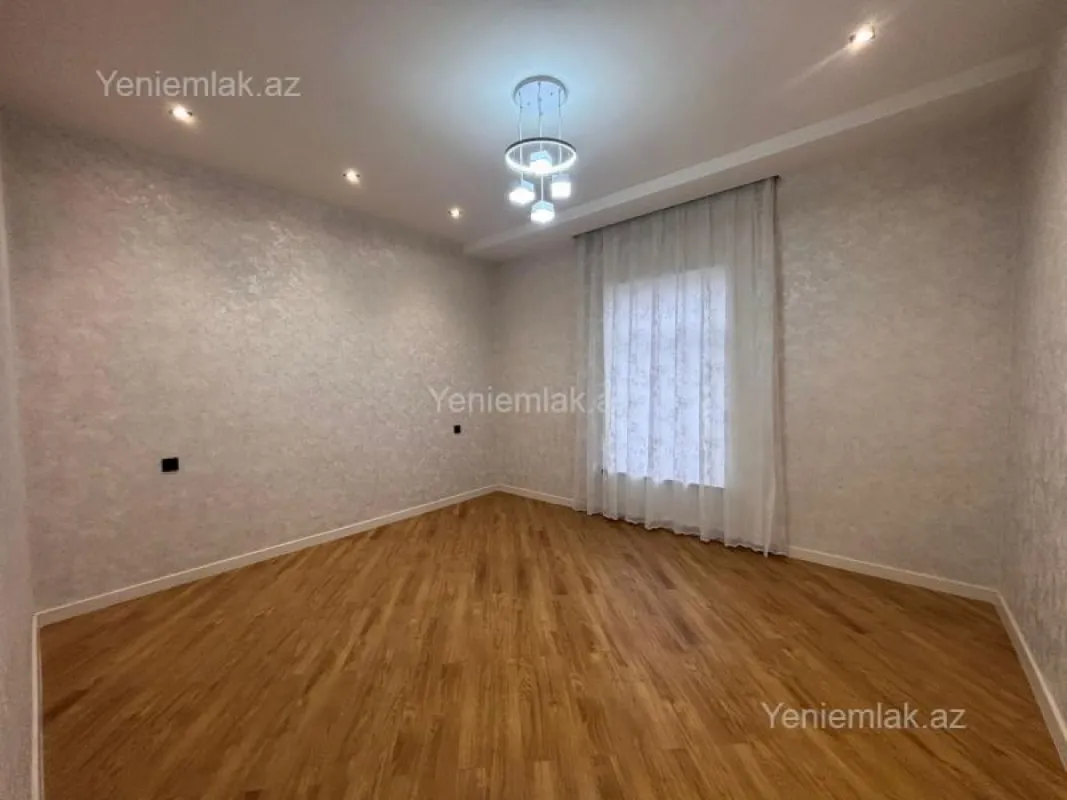Satılır 8 otaqlı həyət evi 350 m²