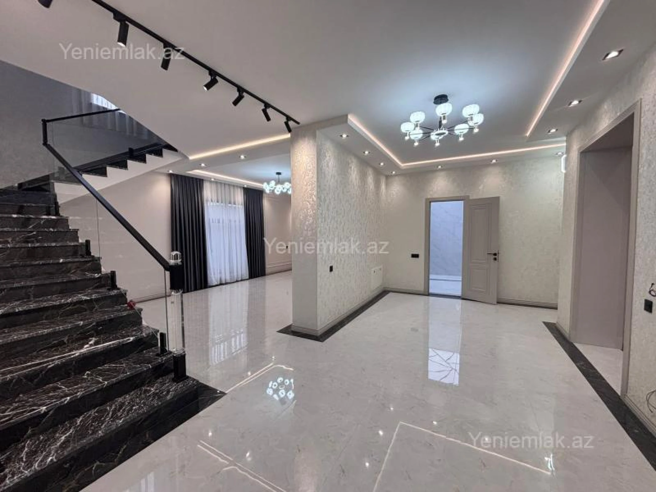 Satılır 8 otaqlı həyət evi 350 m²