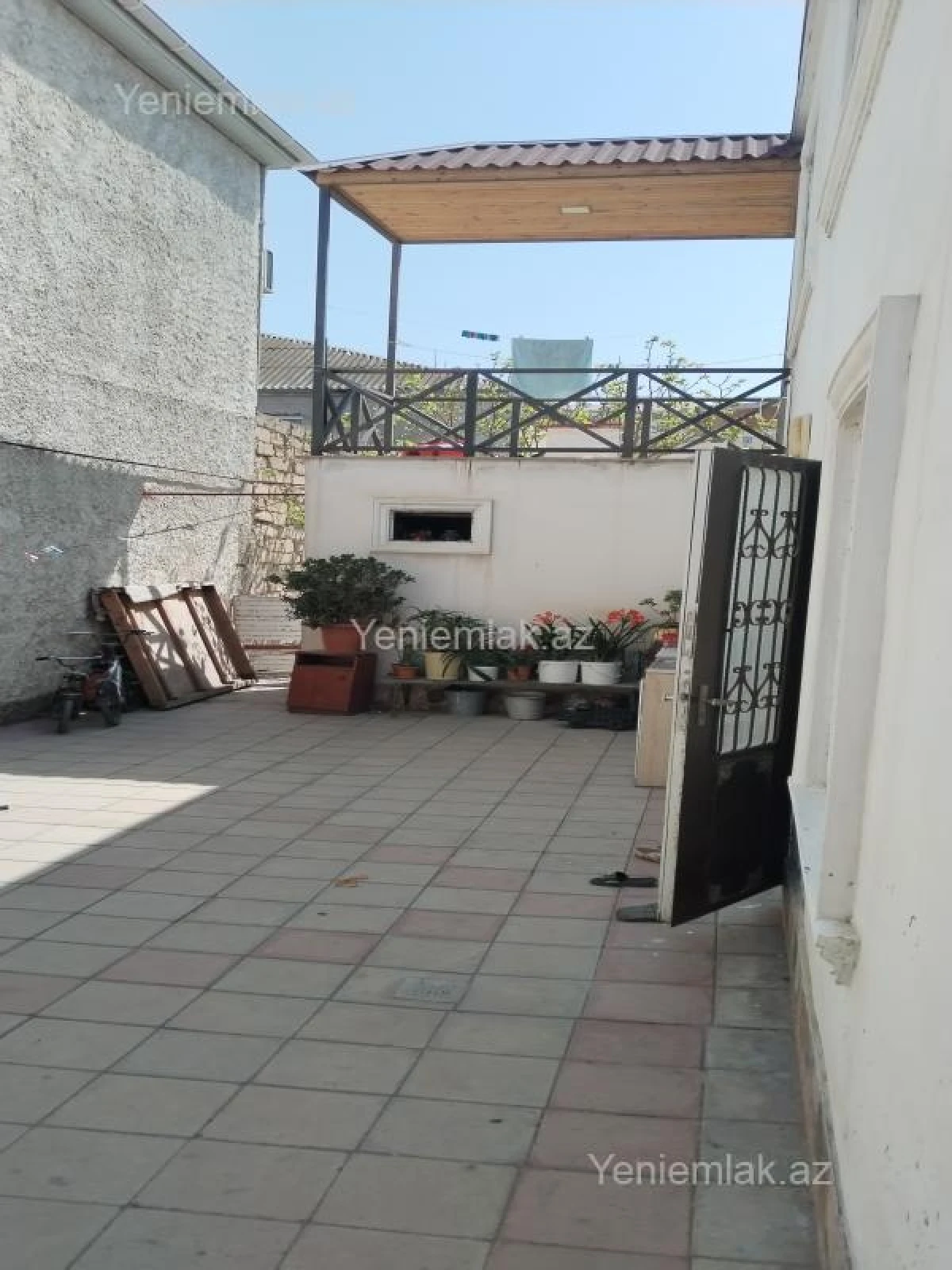 Satılır 7 otaqlı həyət evi 242 m²