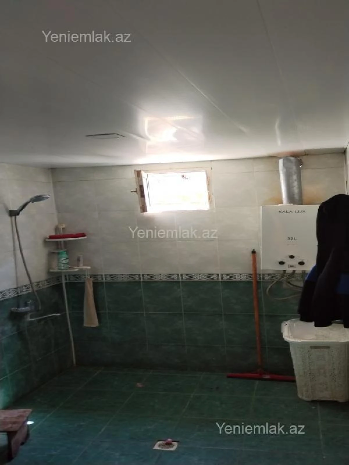 Satılır 7 otaqlı həyət evi 242 m²