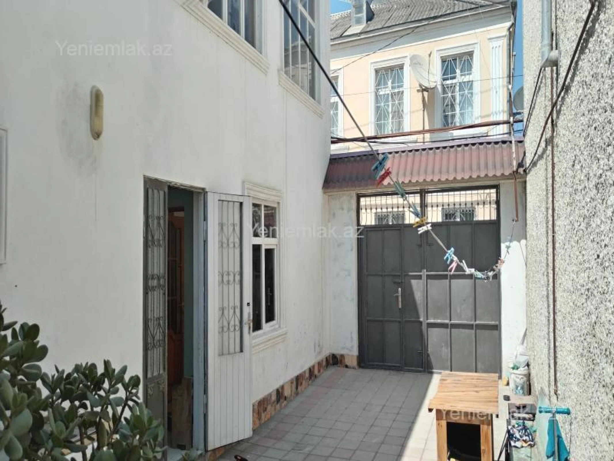 Satılır 7 otaqlı həyət evi 242 m²