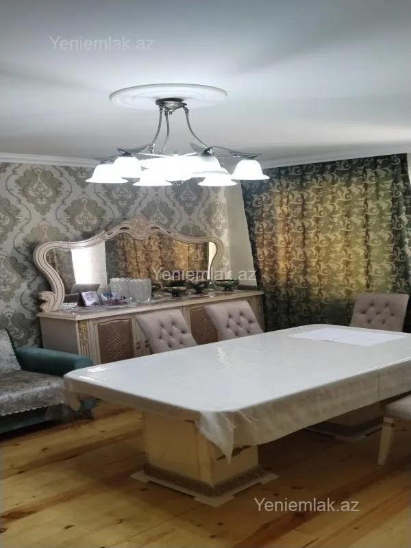 Satılır 7 otaqlı həyət evi 242 m²