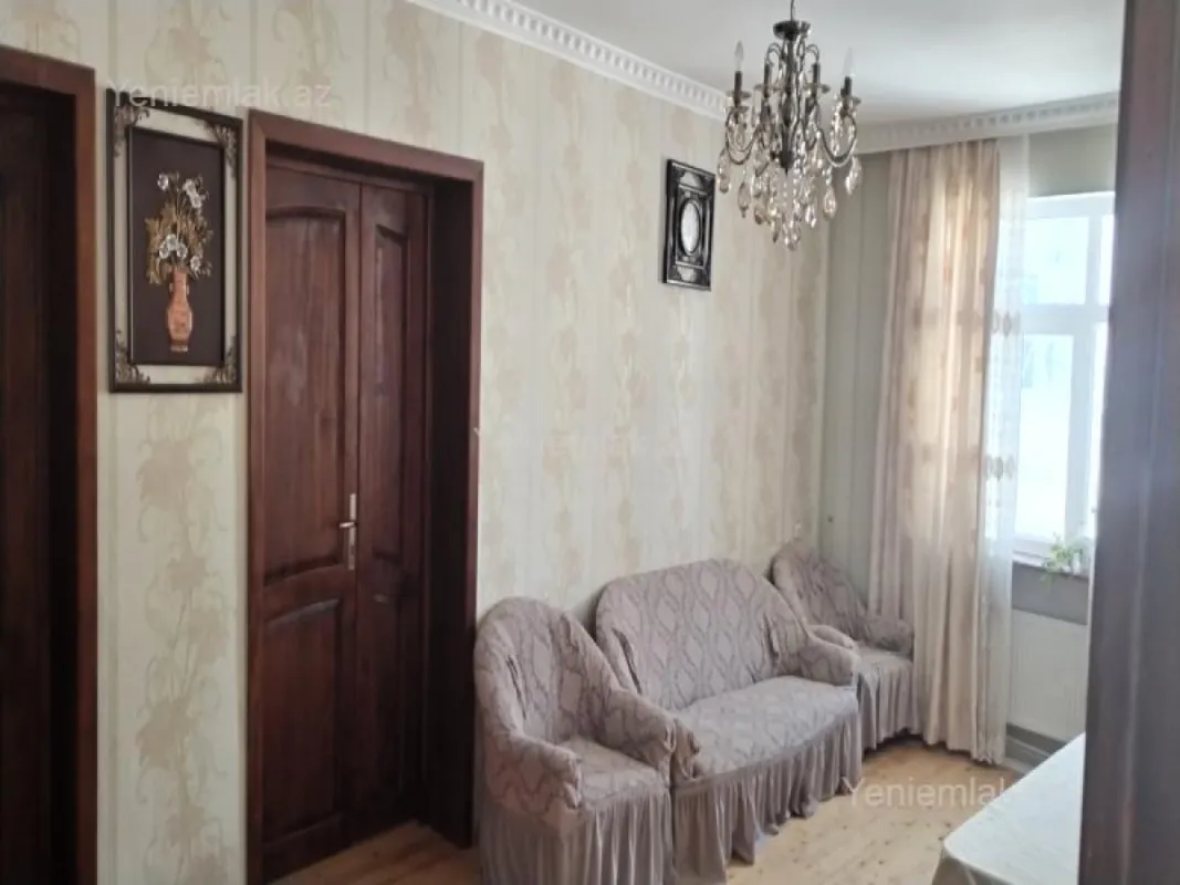 Satılır 7 otaqlı həyət evi 242 m²