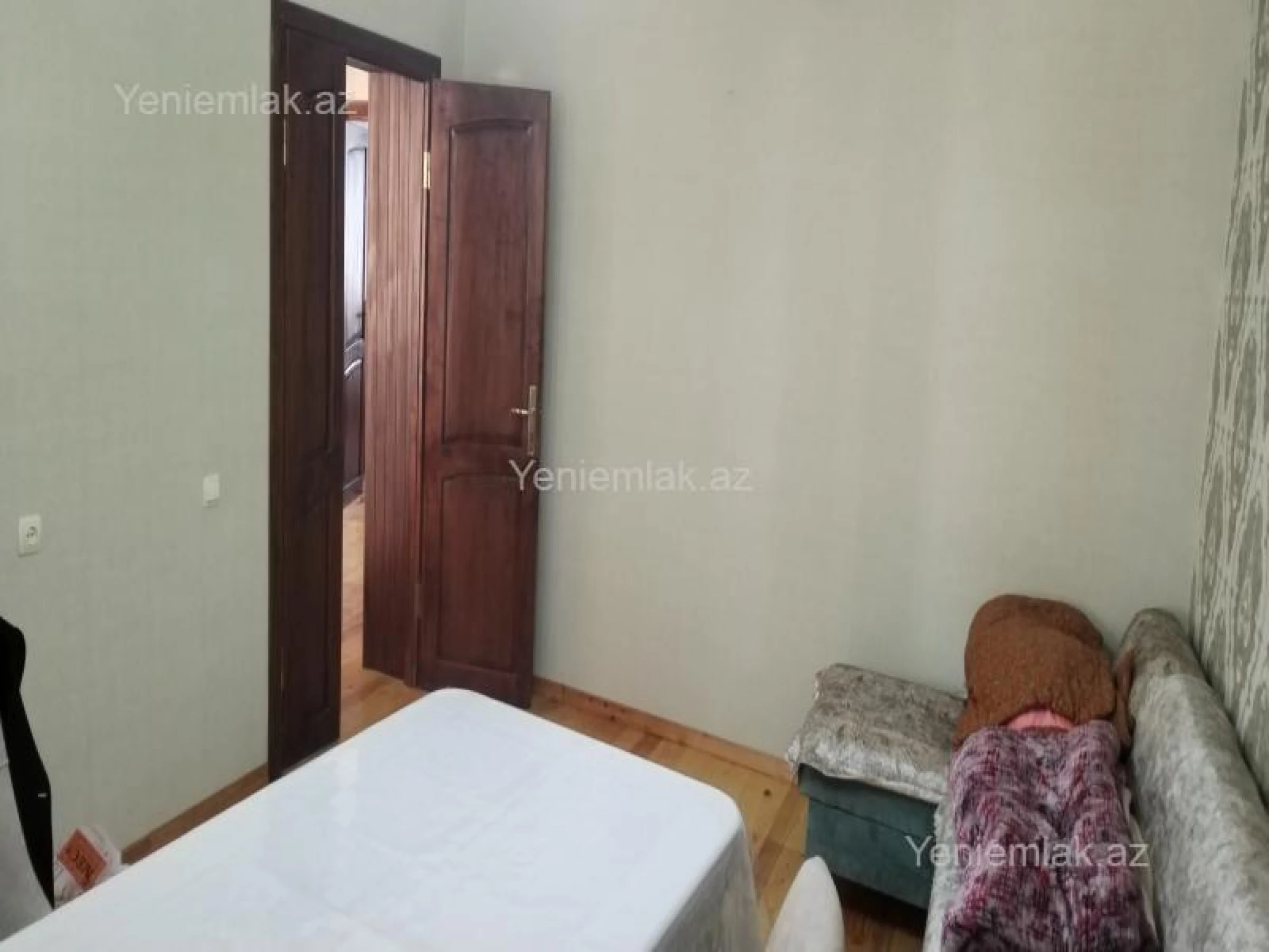 Satılır 7 otaqlı həyət evi 242 m²