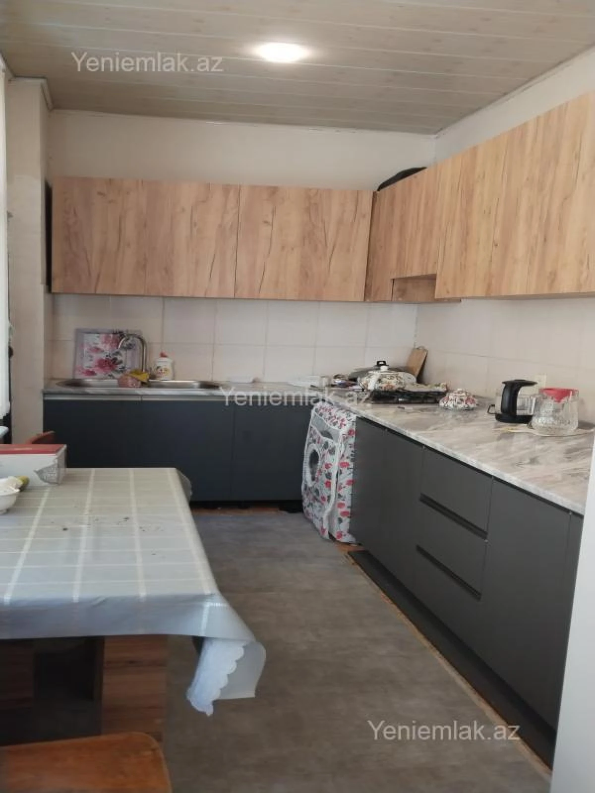 Satılır 7 otaqlı həyət evi 242 m²