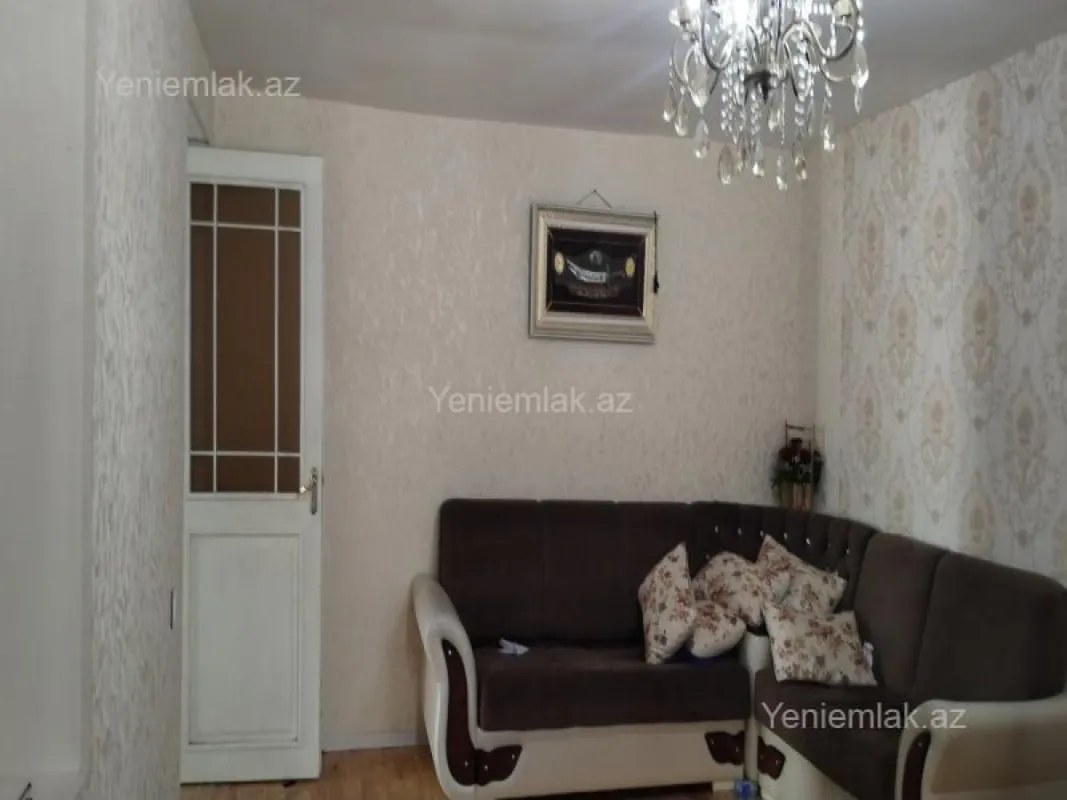 Satılır 7 otaqlı həyət evi 242 m²