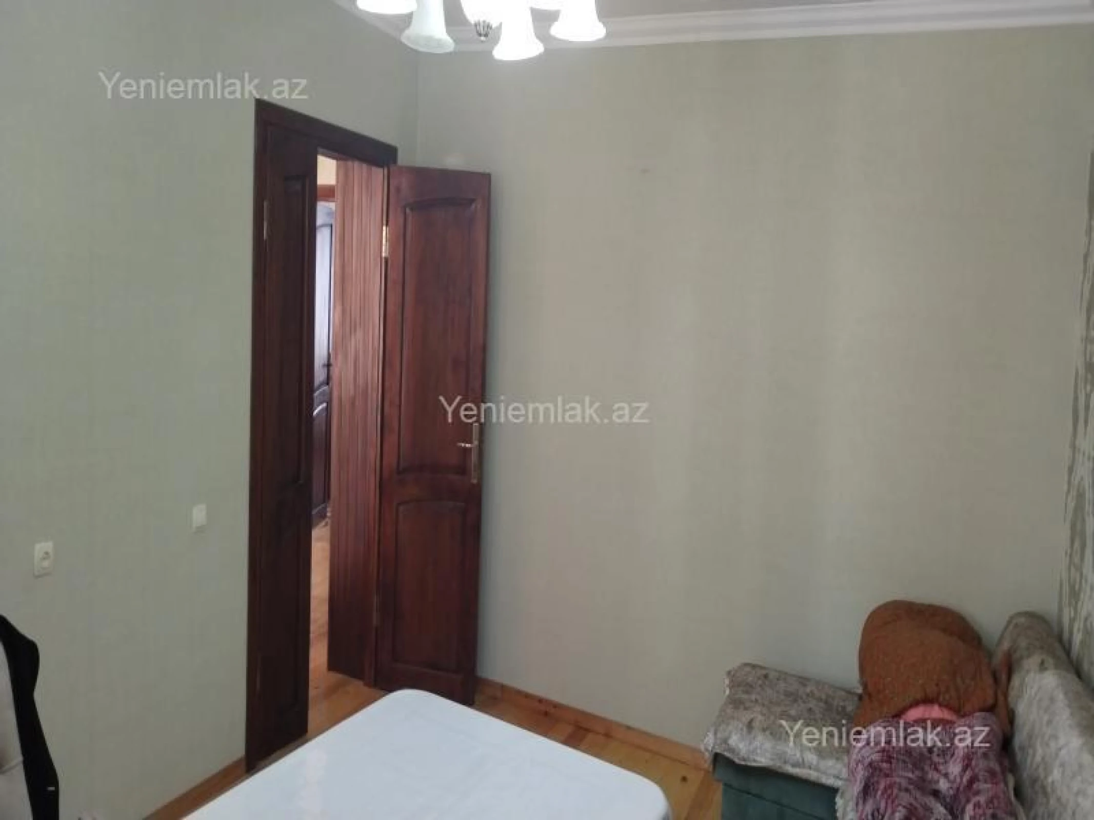 Satılır 7 otaqlı həyət evi 242 m²