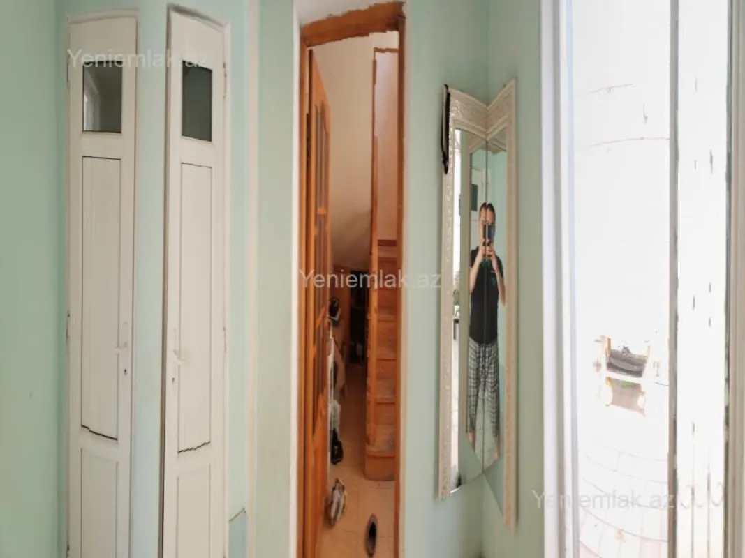 Satılır 7 otaqlı həyət evi 242 m²