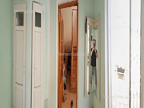 Satılır 7 otaqlı həyət evi 242 m²