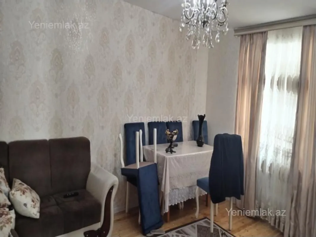 Satılır 7 otaqlı həyət evi 242 m²