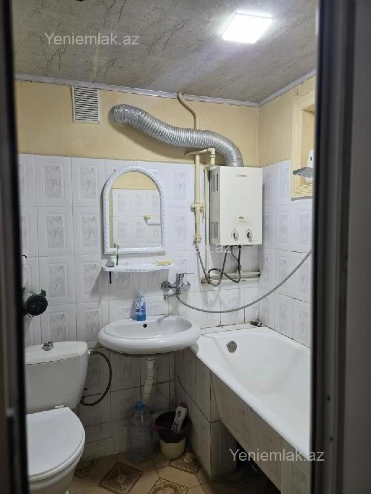 Satılır 2 otaqlı köhnə tikili 65 m²